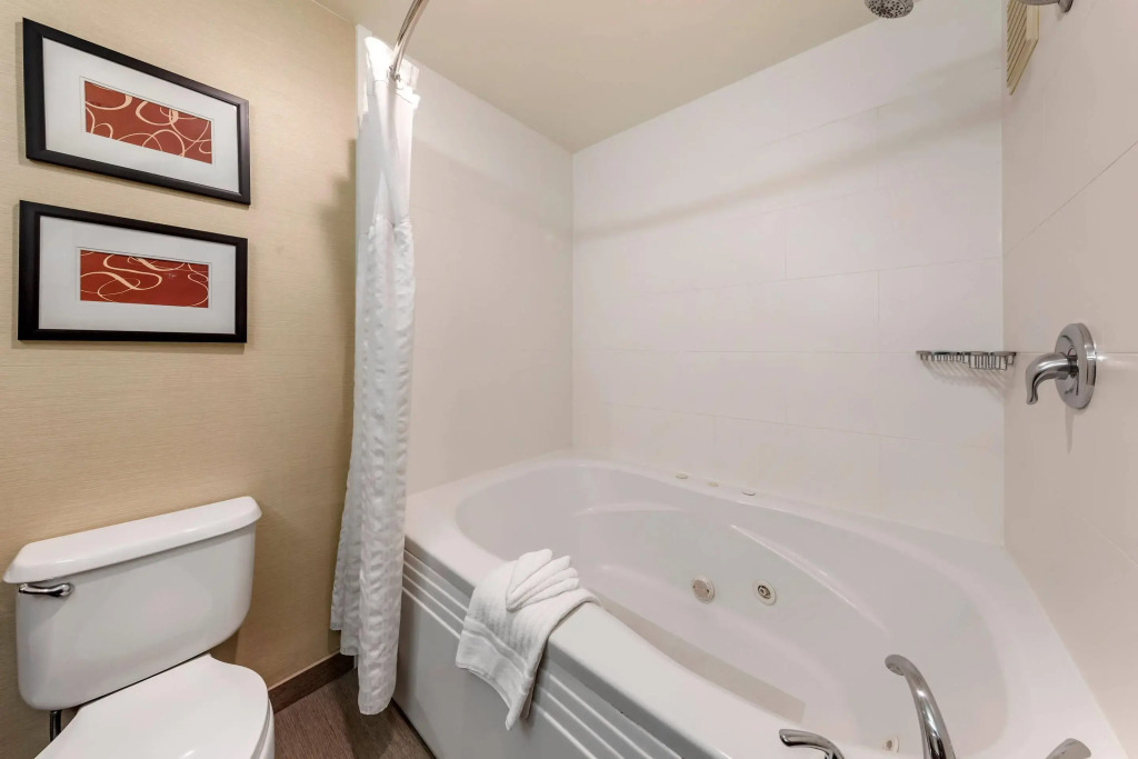 Comfort Suites Near Six Flags Magic Mountain