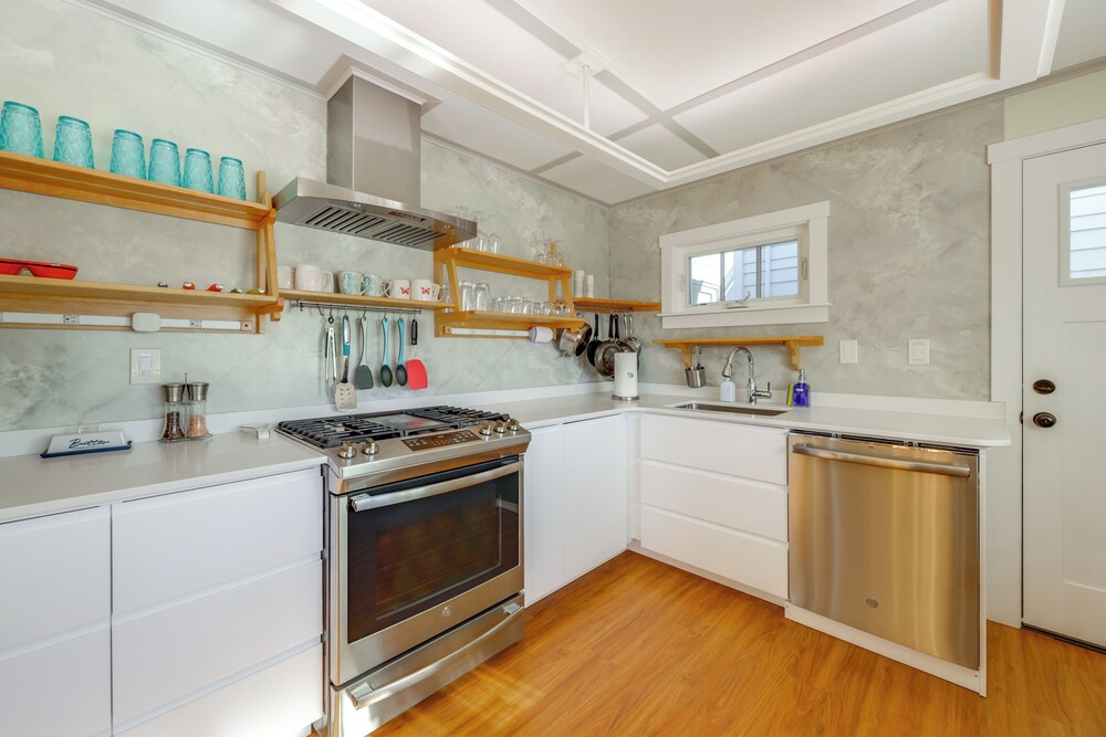 4 Blocks to Beach! Pet-friendly Haven in San Diego