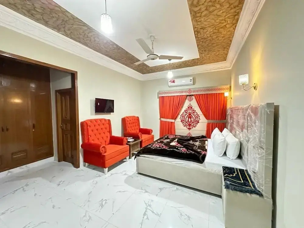 Decent Lodge Guest House