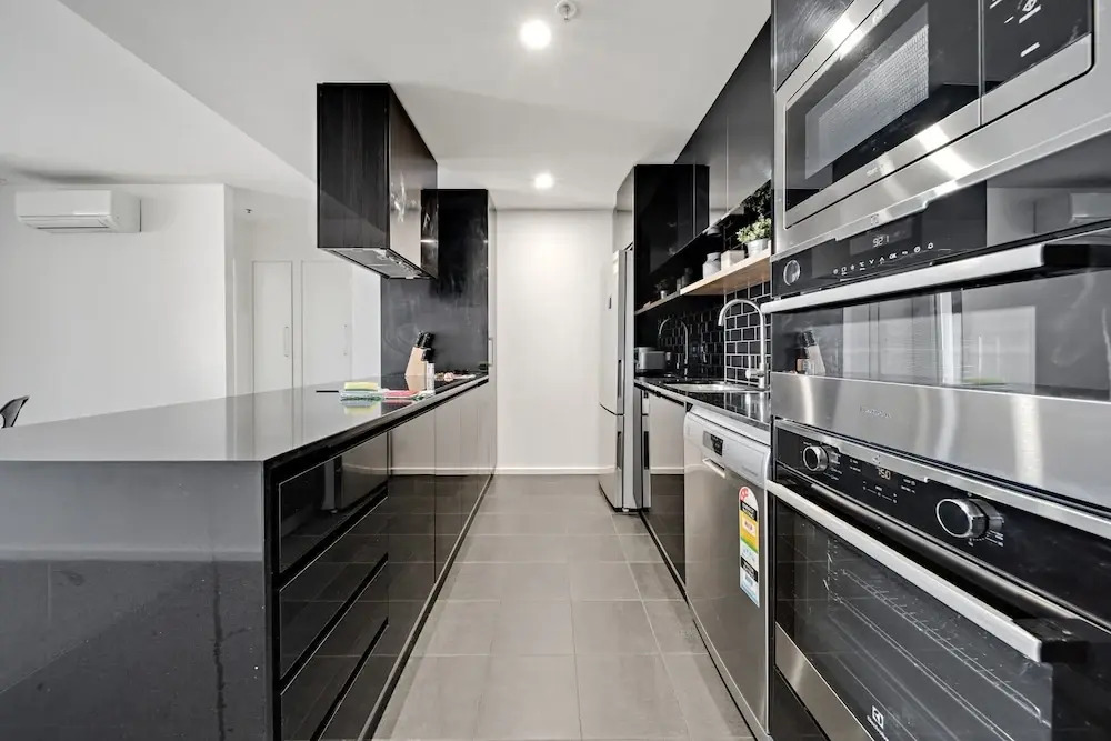 Chic 1-bed With Stunning Lake View & Indoor Pool