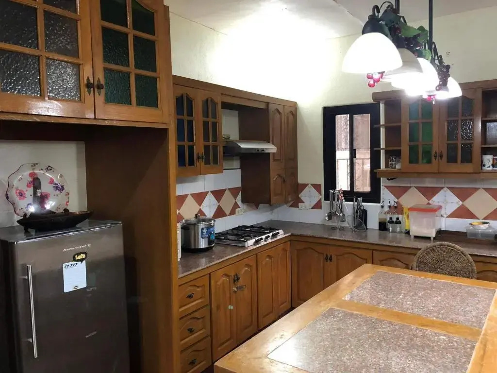 Tagaytay BNR Guesthouse 4BR With Balcony 12-14 Guest