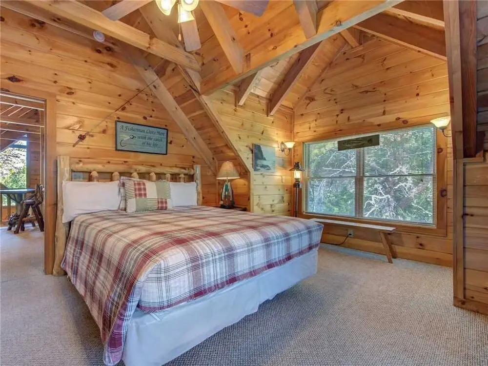 Wilderness Theater and Lodge 3 Bedroom Home with Hot Tub