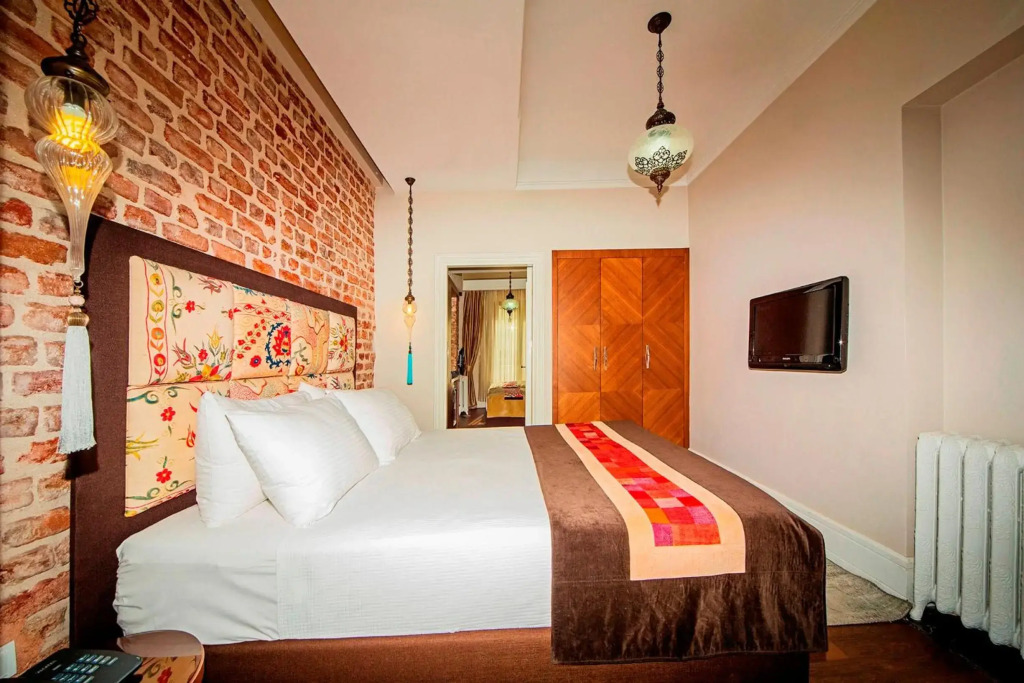 Azade Suites
