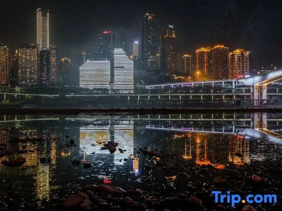 Yiduo Riverview Hotel (Chongqing Liberation Monument Hongya Cave)