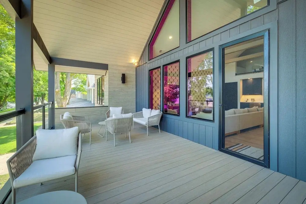 Walk to Lake Charlevoix: 4-season Group Getaway
