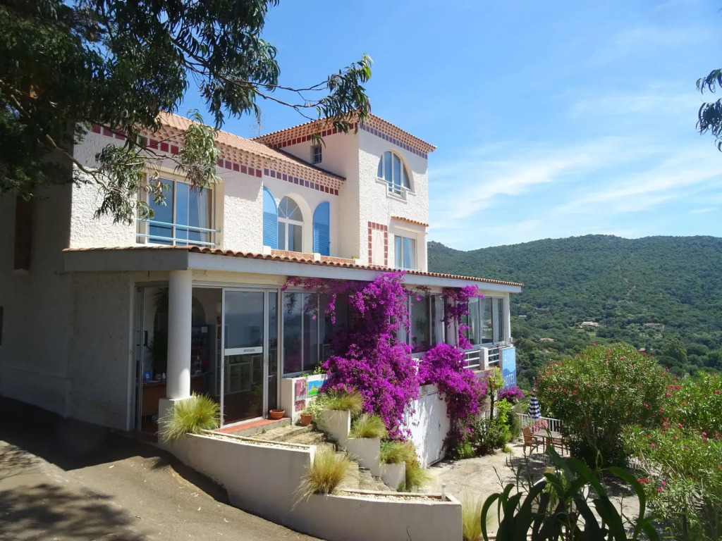 Azur Hotel