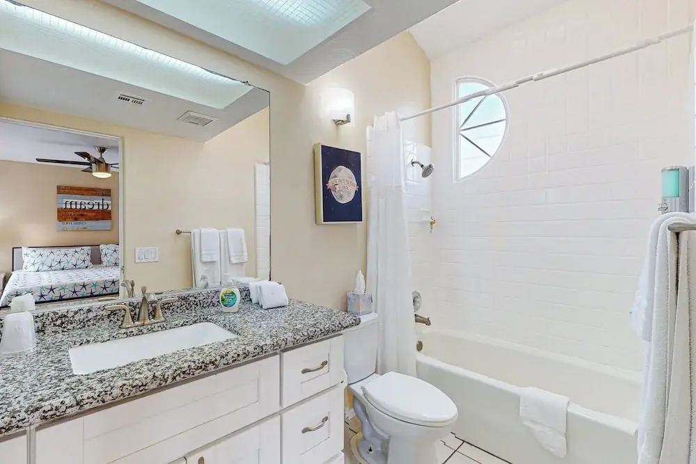 2BR Condo Steps to the Beach & Blvd-dog-friendly