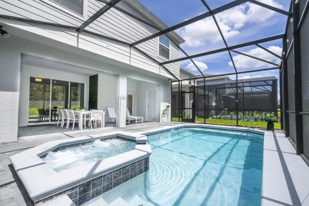 Gorgeous 6Bd w Pool Windsor Island 4450