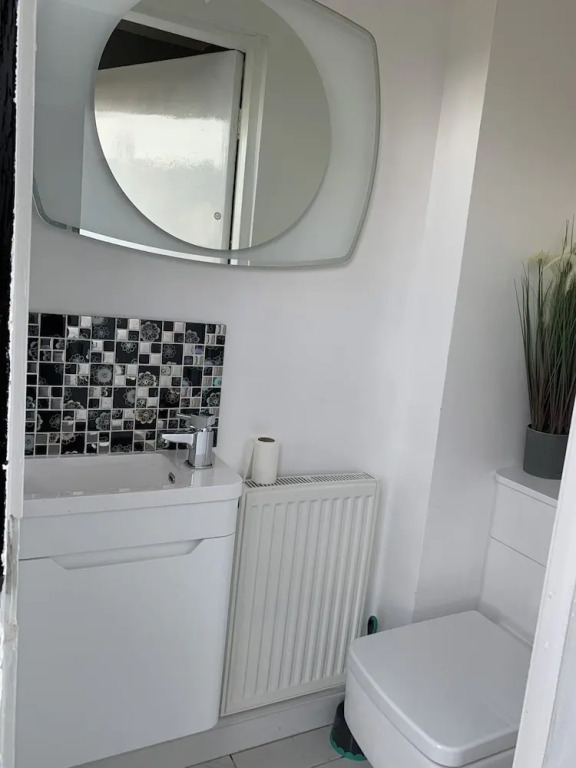 House - Sleeps 5 parking & private garden