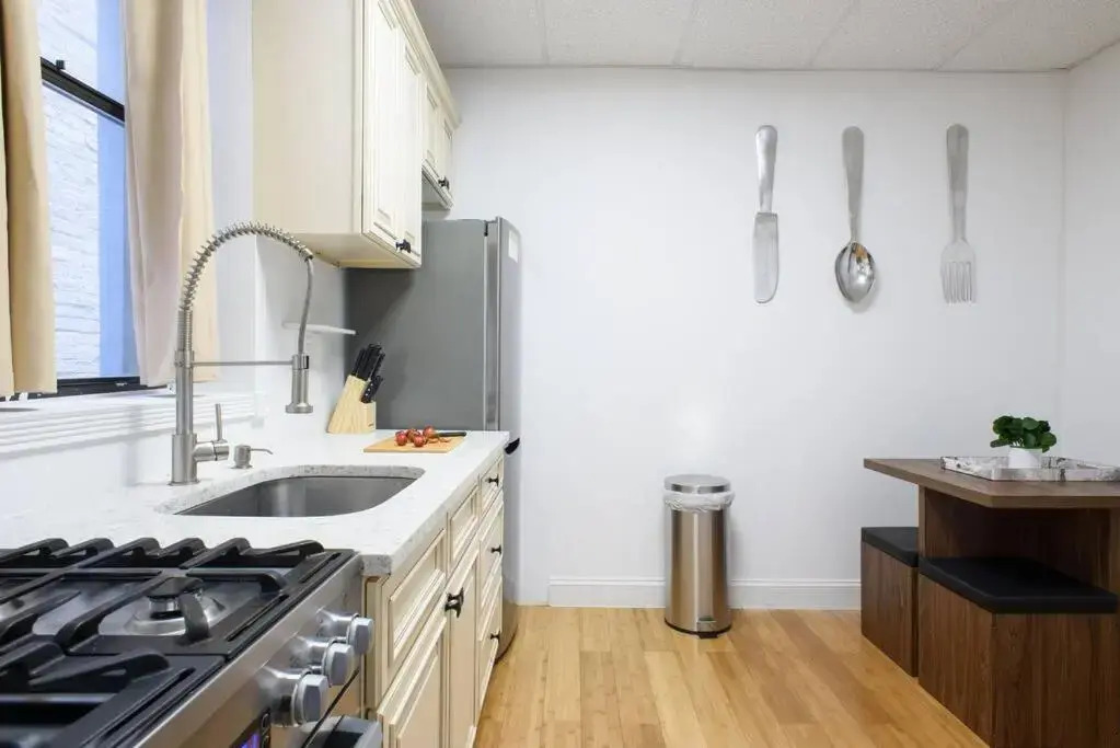 454-4r New 2BR Prime Midtown Best Value Sleeps 5