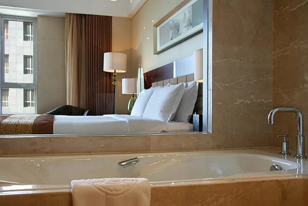 Yulong International Hotel