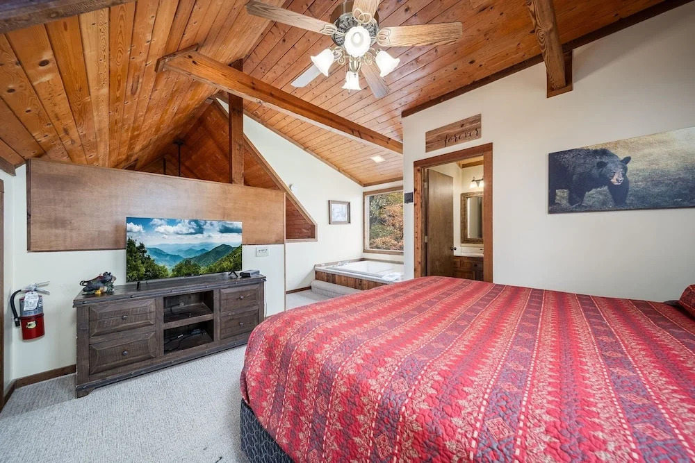 Cherokee Winds 2 Bedroom Cabin by RedAwning