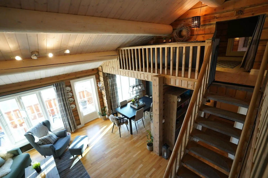 Lake View Apartment with loft