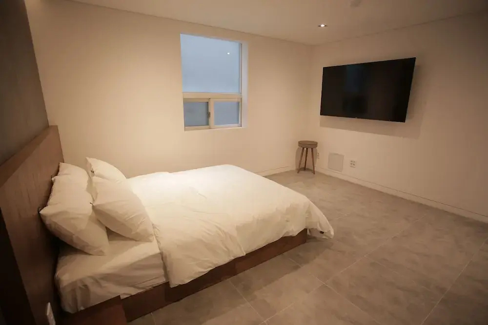Hotel Seven Step