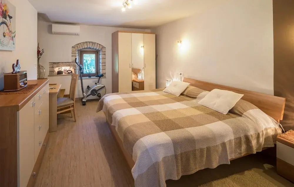 Stunning Home in Sosici With Wifi and 2 Bedrooms
