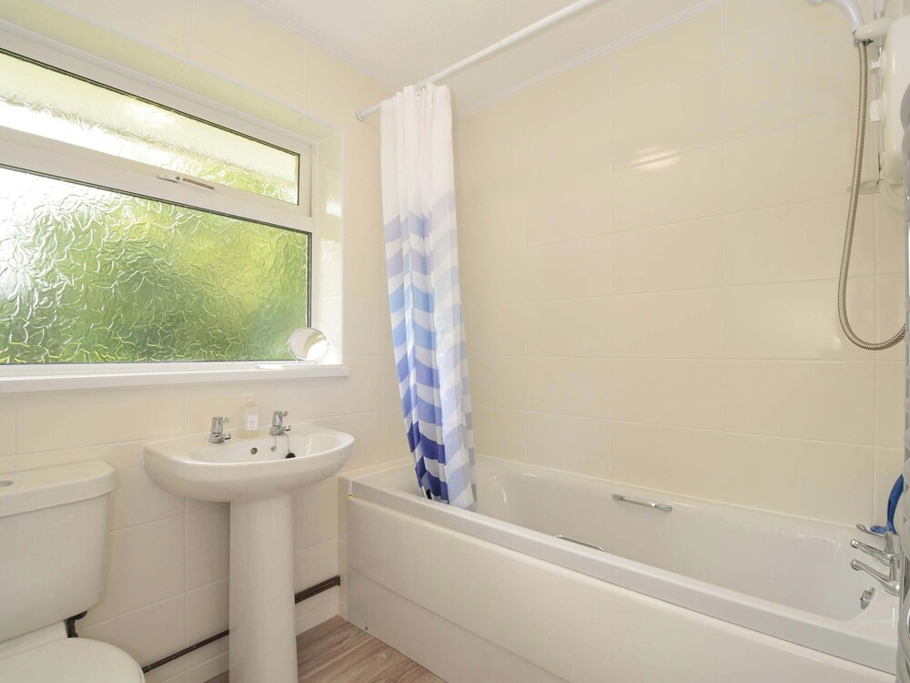 4 Rosecraddoc Lodge Holiday Bungalows