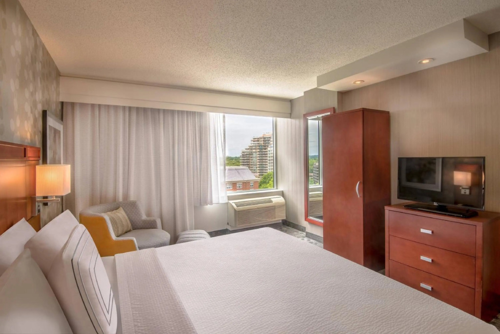 Courtyard by Marriott Bethesda Chevy Chase