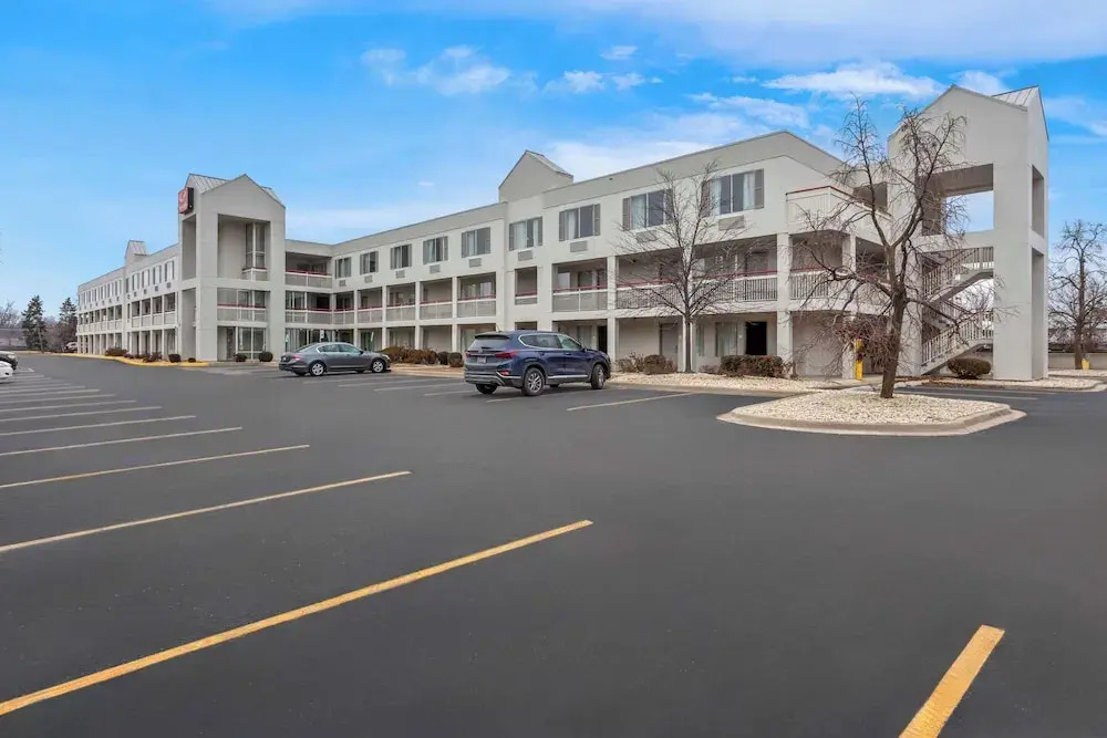 Super 8 Willowbrook