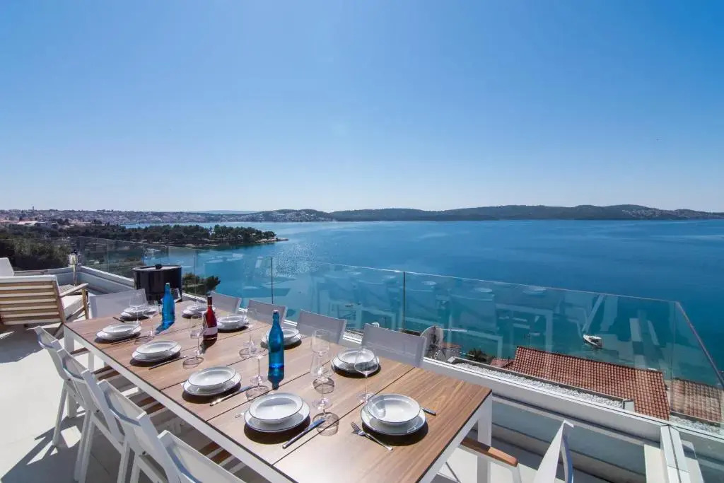 Seafront Luxury Apartments Fun