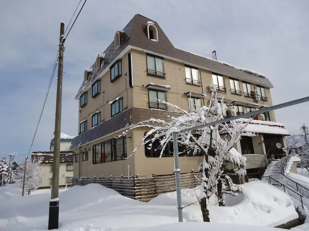 Yuzawa Hotel New Fukudaya-ski in ski out