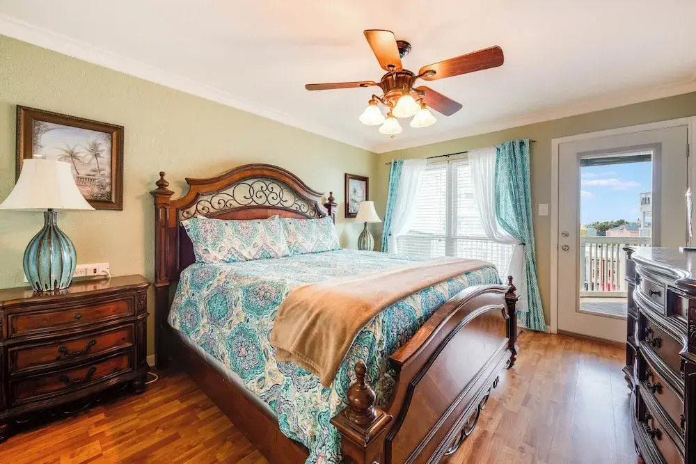 Gulf Breeze by Silver Sands Vacation Rentals