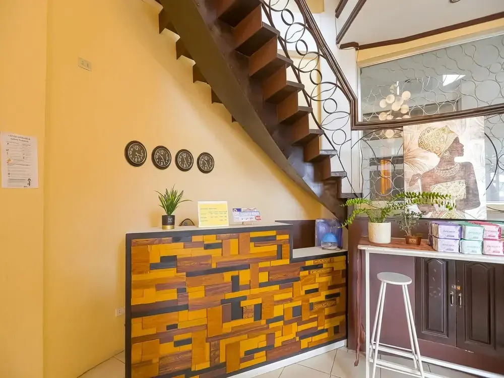 OYO 759 Royal South Garden Suites