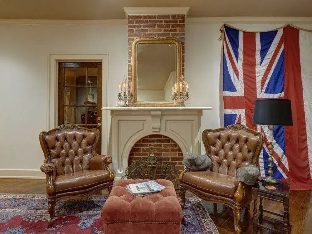 The English Merchants Inn