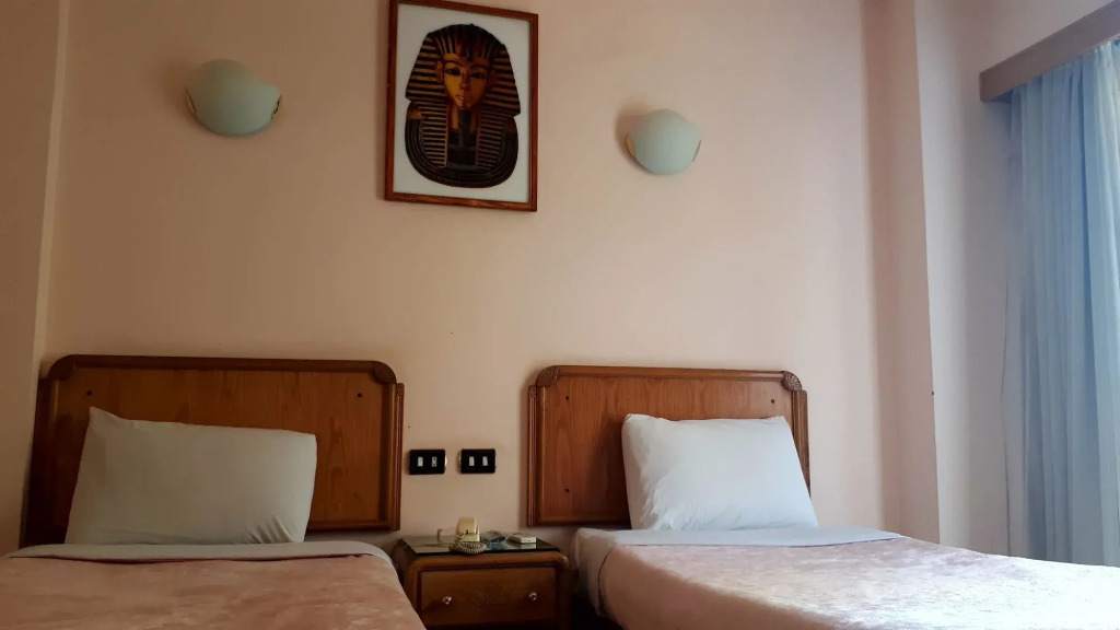 New Pola Hotel