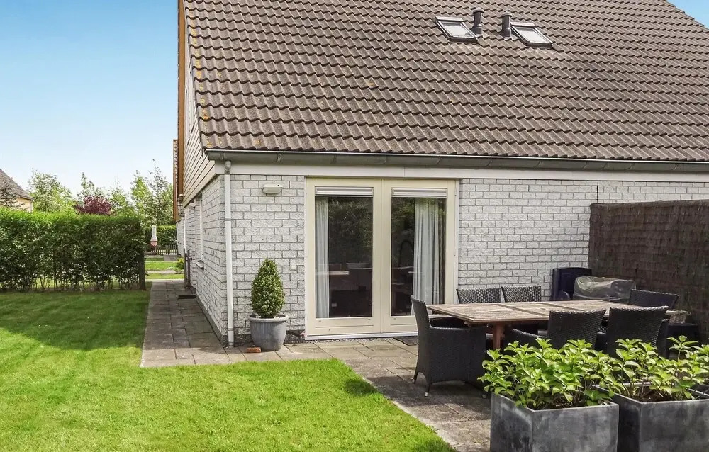 Beautiful Home In Wemeldinge With Wifi