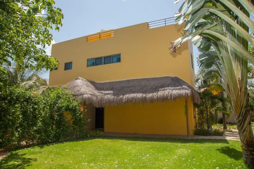 Beautiful Private Villa for 16 PAX with garden, BBQ and pool, Playa del Carmen