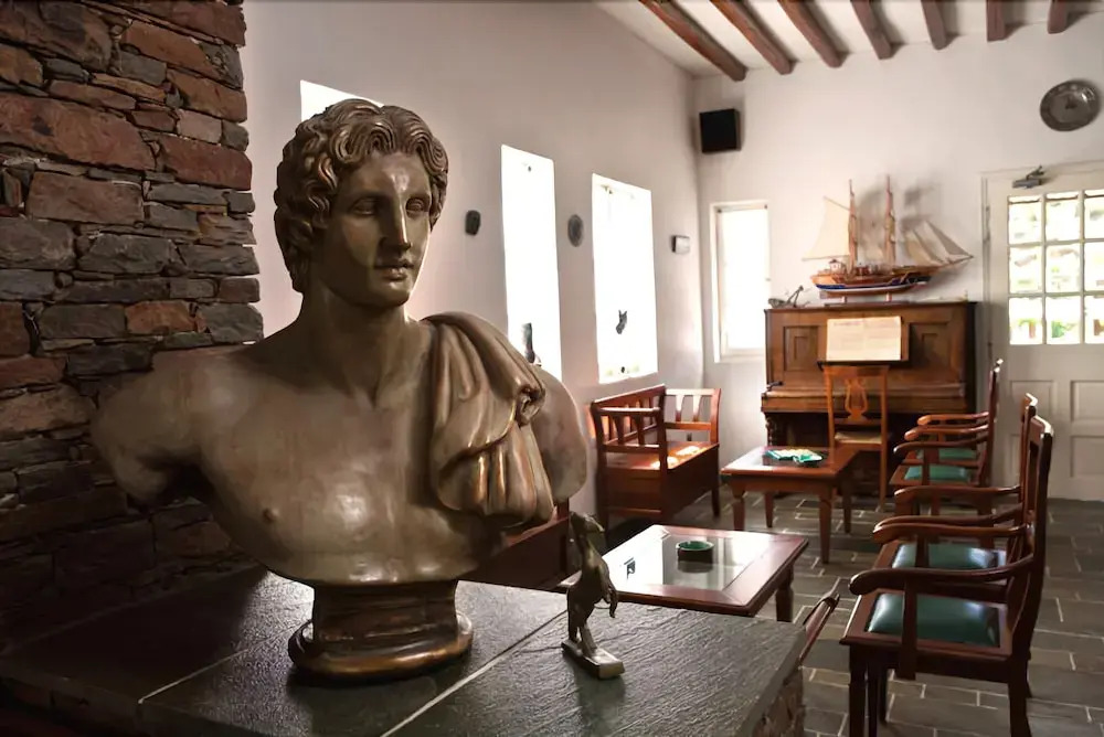 Alexandros Hotel