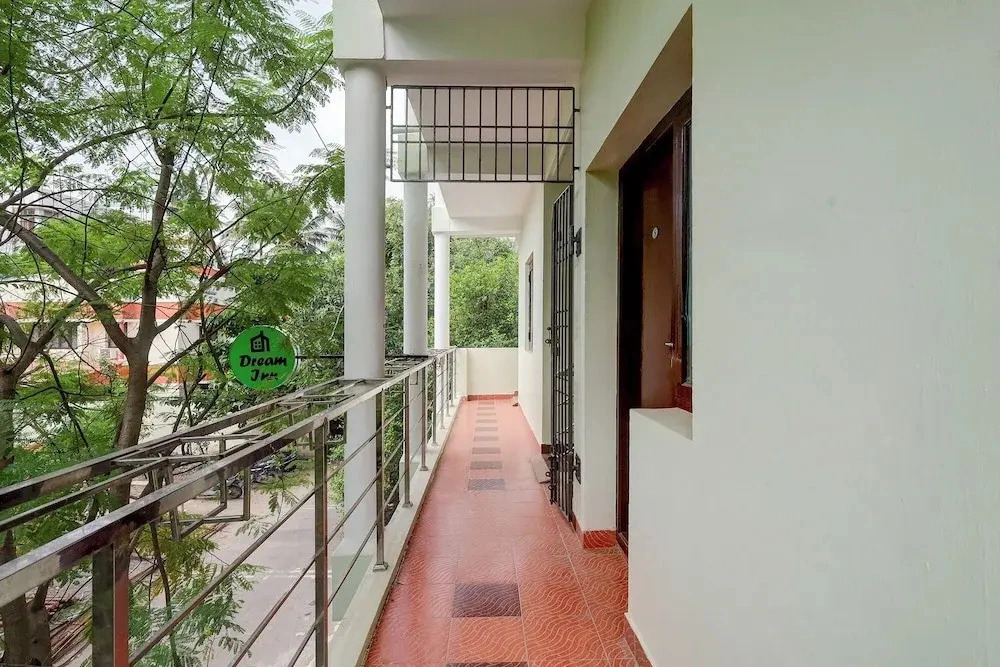 Fabhotel Dream Inn Mogappair East