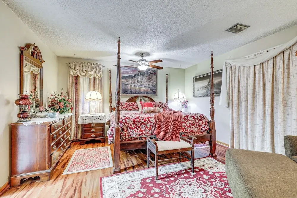 Tampa Area Home w/ Indoor Pool, Families Welcome!