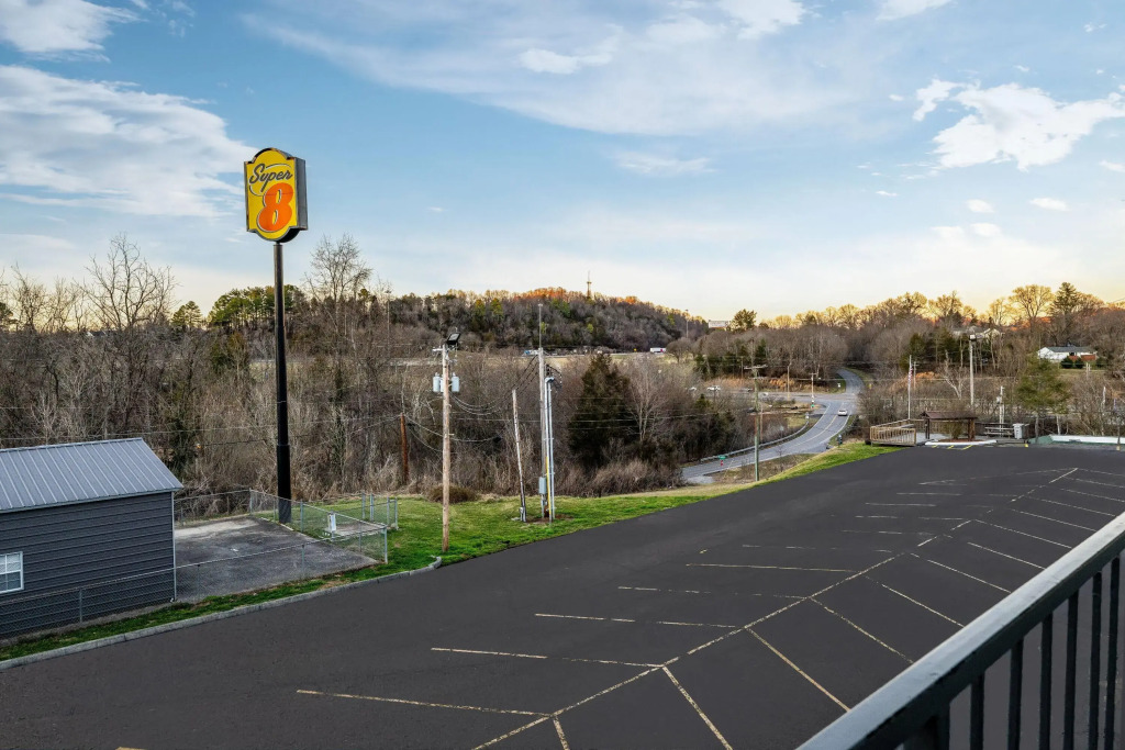 Super 8 by Wyndham Kingsport /I-81
