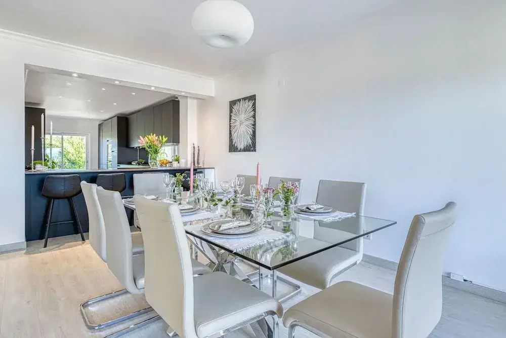 7 Boa Nova Immaculately Presented TWO Storey TOW