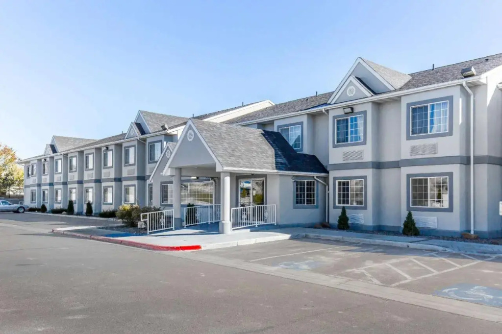 Econo Lodge Inn And Suites