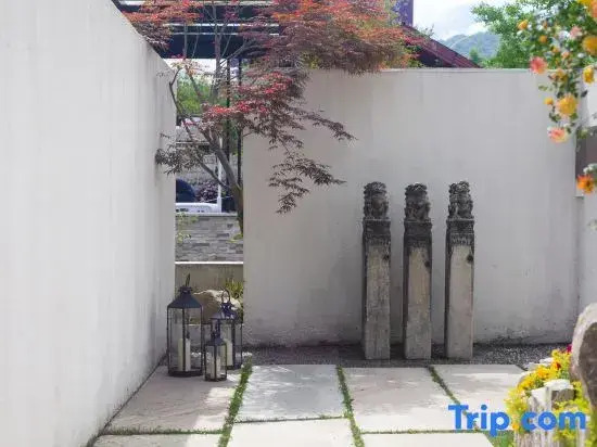 Huazhu Yueqingcheng Hot Spring Hotel (Dujiangyan Panda Valley Branch)