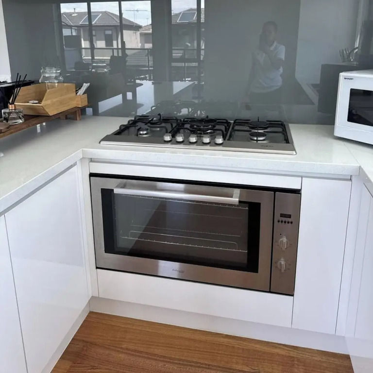 Luxurious 3-bedroom Townhouse in Charming Maidstone 7 KM TO CBD