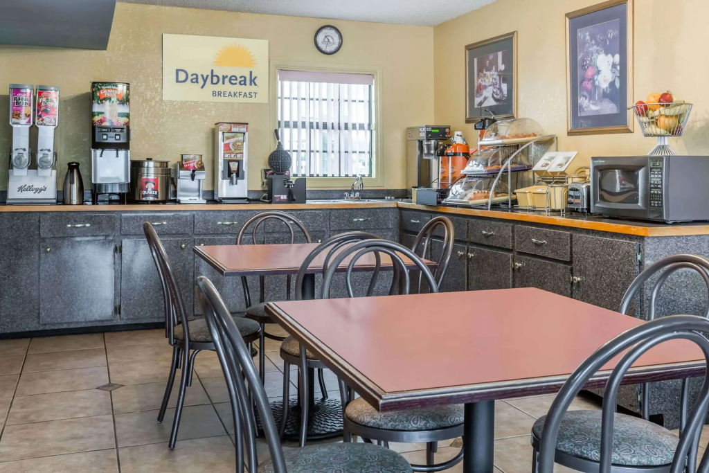 Days Inn by Wyndham Clayton