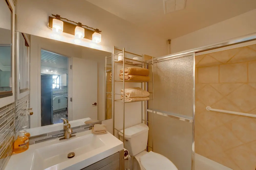 Hike, Golf & Fish: Cozy Retreat in Munds Park!