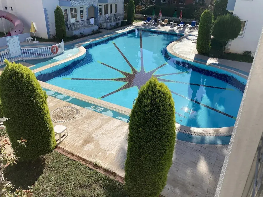Popular 1 bed Apart Home in Central Side With Many on Site Amenities Facilities