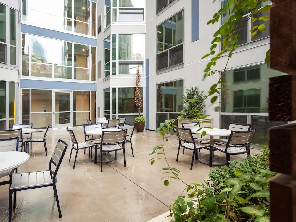 2 Bedroom Furnished Apartment Near Rittenhouse Apts by RedAwning
