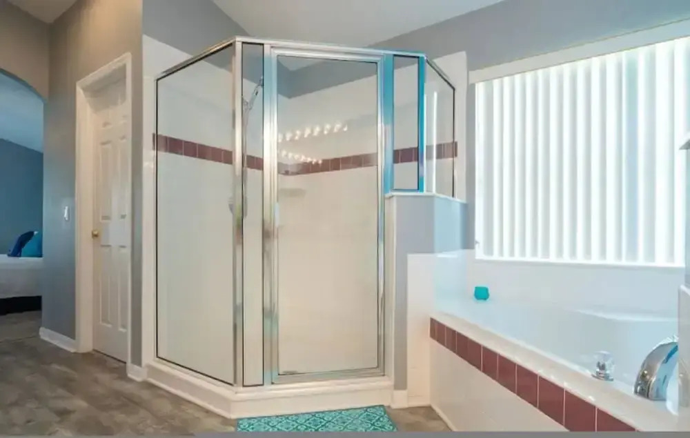 Spacious 4 bed 3 Bath Pool Home