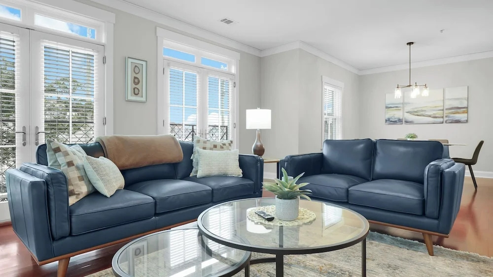 5 Units w/ Free Parking Walkable Historic District The Juliette by Avantstay