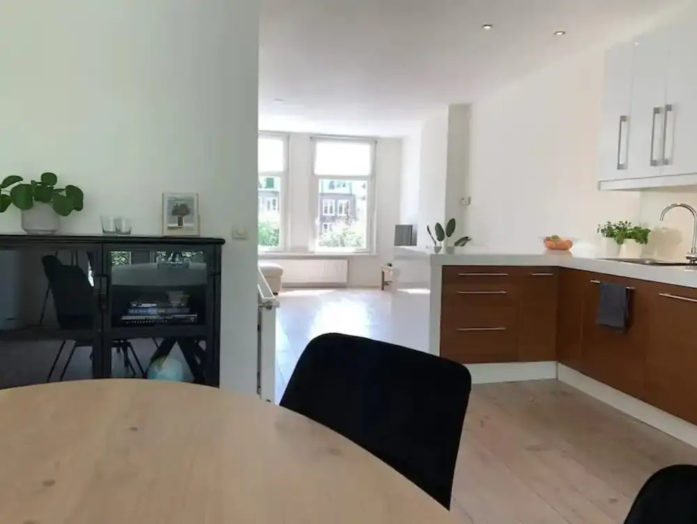 Bright Waterview Apartment