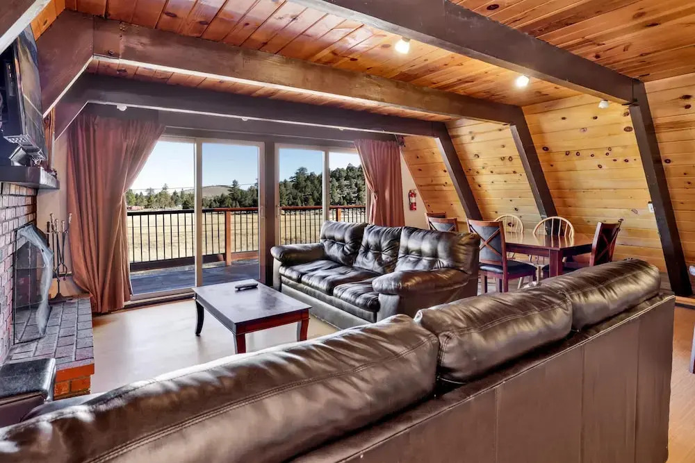 1632 - Meadow View Chalet by RedAwning