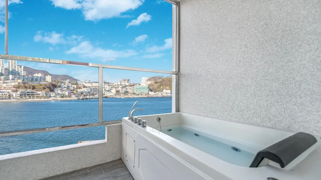 Yeosu Napoliy Pension