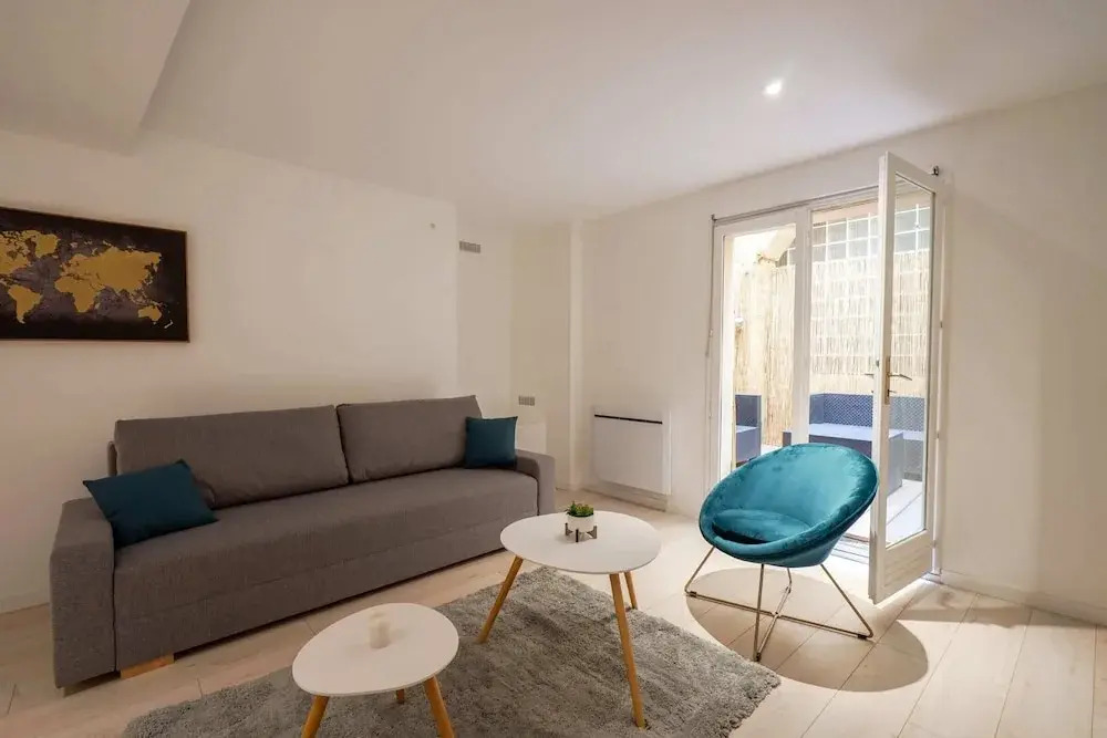 Modern flat in historic center by GuestReady