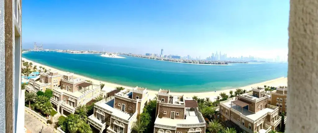 Spacious 4 bd and 2 bd apartments with amazing Sea view