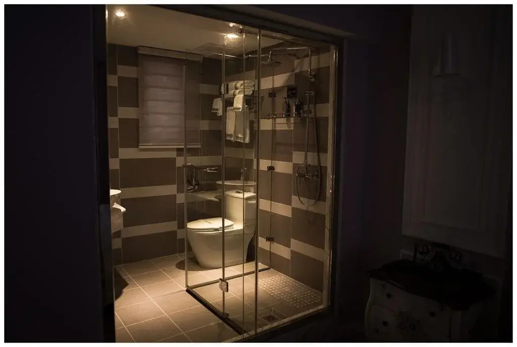 Revolver Theme Design Hotel